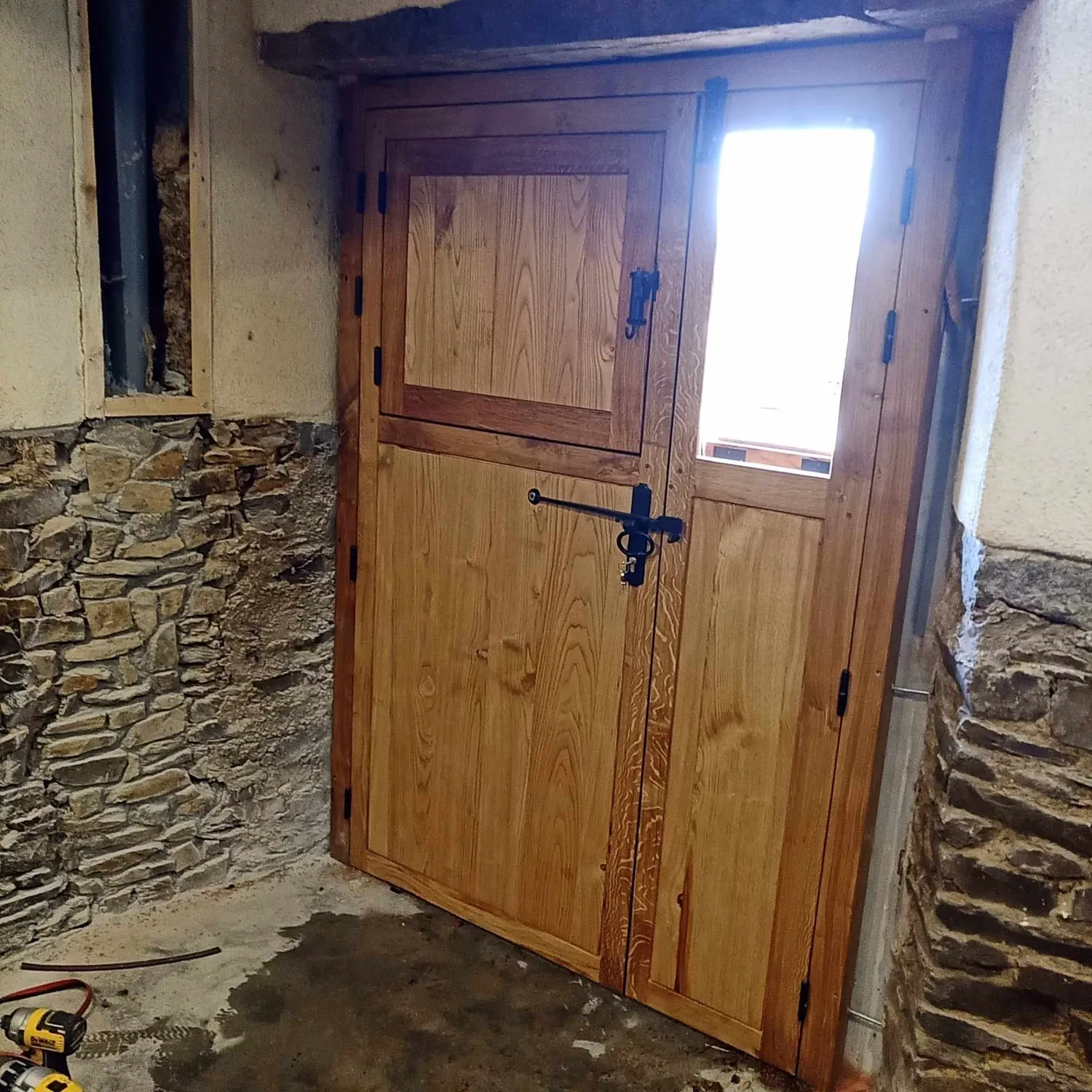 renovation de meubles en bois bourgvallees