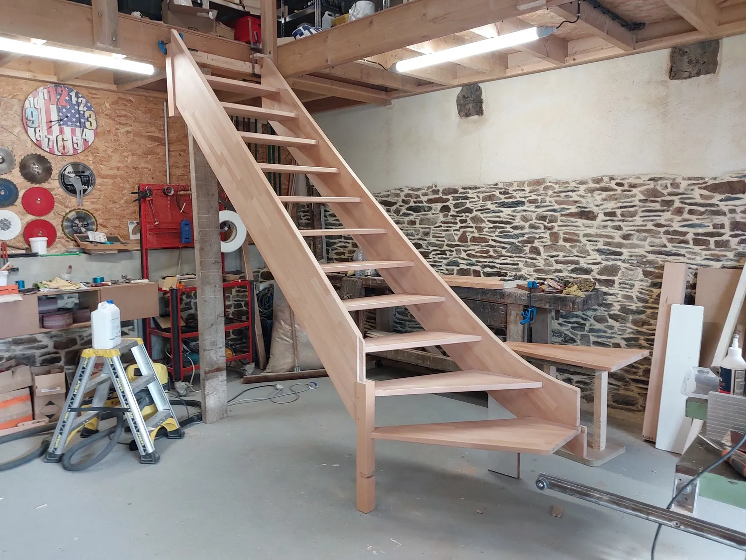 renovation de meubles en bois percy en normandie